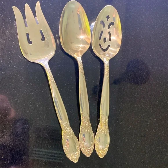 Vintage Oneida Ltd Silversmiths Flatware Set of 45 Pieces with Anti Tarnish Box - Picture 10 of 17